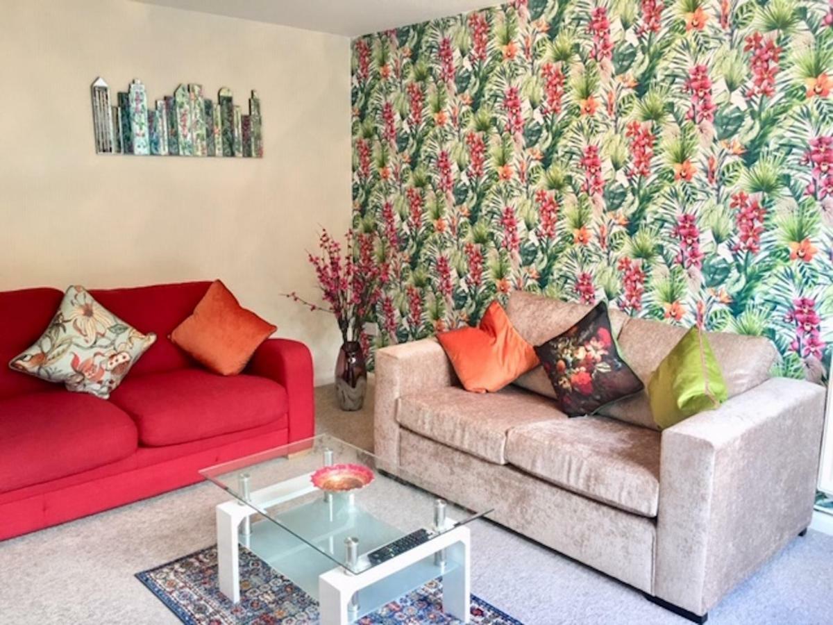 Homely & Cosy 3 Bed Birch Close House With Free Parking, Garden & Sleeps 8 Apartment Cambridge (Cambridgeshire)